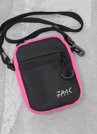 Маленькая сумка кросс-боди (через плечо) famk сbs черная/розовая