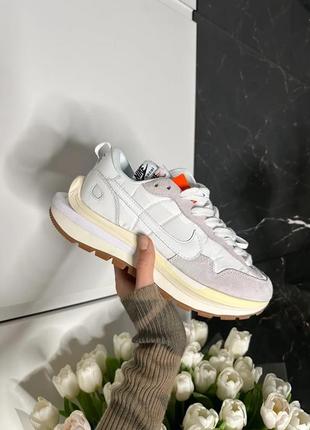 Кроссовки nike sacai vaporwaffle  white cream