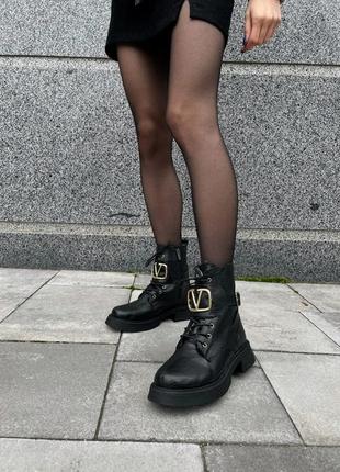 Женские ботинки valentino garavani logo black fur