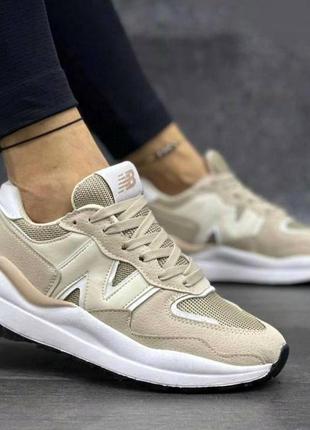 Женские кроссовки new balance