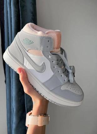 Кроссовки nike air jordan 1 retro grey pink