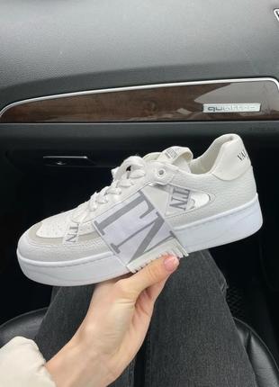 Женские кроссовки valentino white