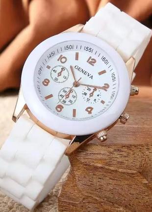 Часы наручные женские белые силиконовый ремешок.
