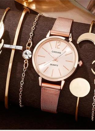 Комплект жіночий кварцевий наручний годинник та браслети. Женс...