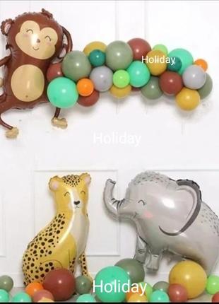 Фотозона на день народження з мавпою, леопардом та слоником.