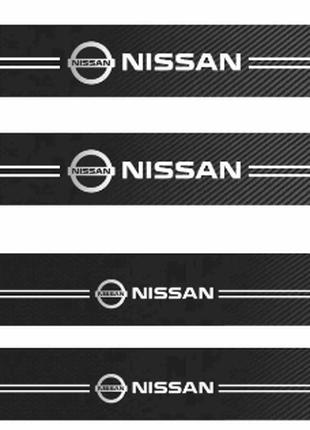 Защитная наклейка на пороги авто Nissan карбон
