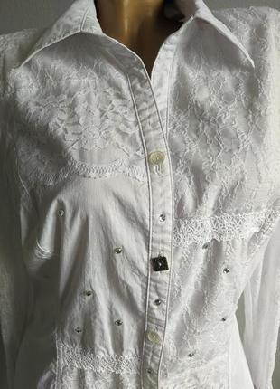Базова  жіноча блузка з мереживом.