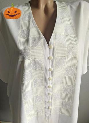 Блуза біла з орнаментом, батал, 65% віскози.