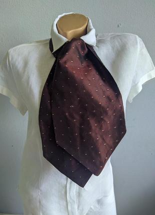 Широка краватка із 100% шовку.