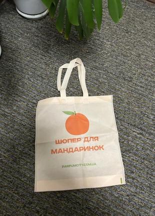 Бежевый новогодний шоппер эко сумка сундучка с мандаринами