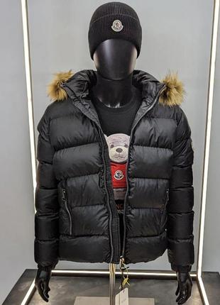 Теплая мужская куртка moncler черного цвета