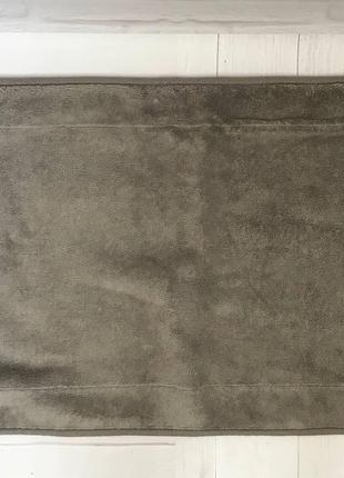 Серый коврик для ванной 72х43 см