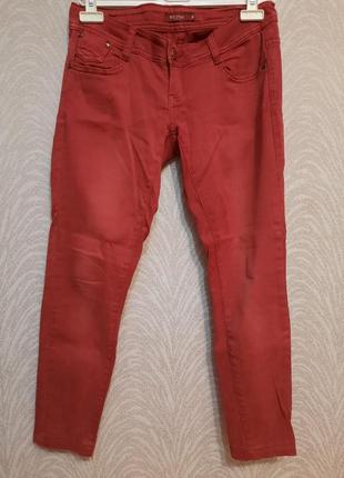 Красные джинсы