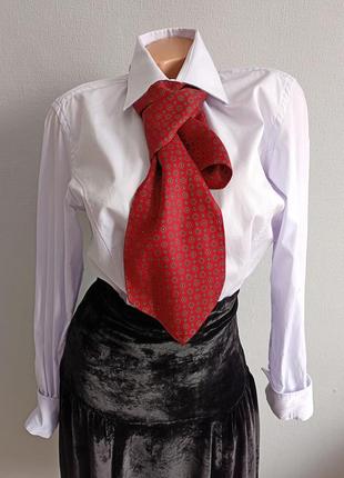 Краватка широка в ретро стилі.