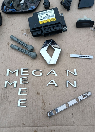 908890016r значок емблема Рено Меган ,scenic, з кришки багажника