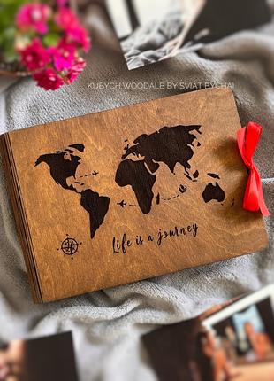 Деревянный фотоальбом с гравировкой "Карта мира" | семейный ал...