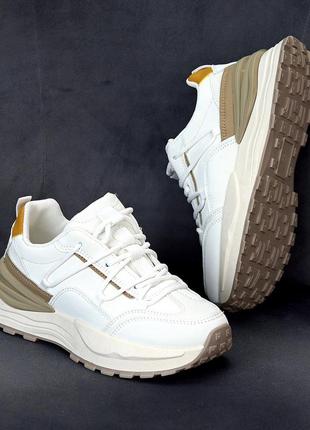 Стильные женские кроссовки в белом цвете микс с бежевым, спорт...