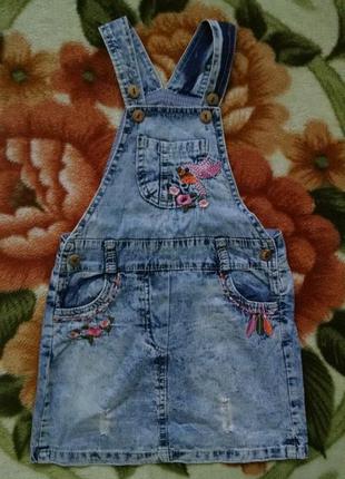Стильный джинсовый сарафан с вышивкой для девочки 4-5 лет
