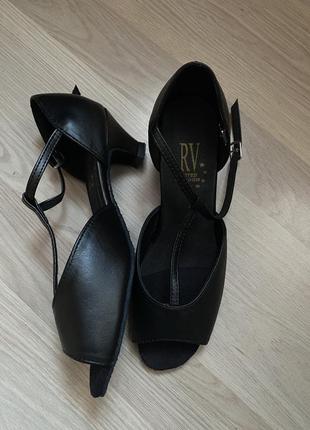 Бальні туфлі жіночі чорні босоніжки для танців roch valley- 37p