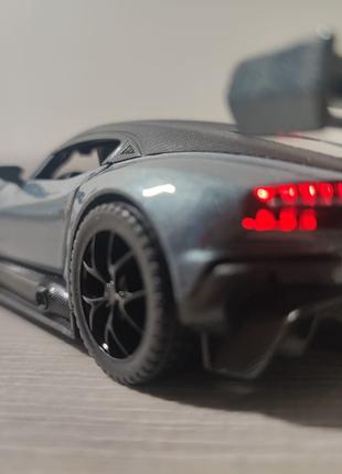 Aston Martin Vulcan модель автомобіля 1:32