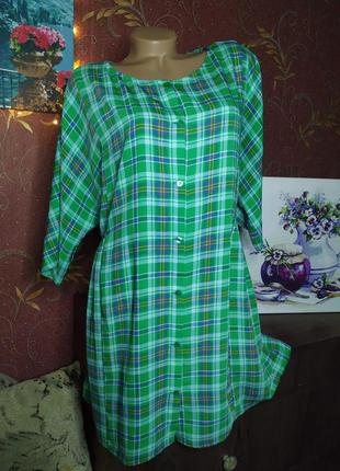 Короткое зеленый платье (балахон) на пуговицах в клетку оверса...