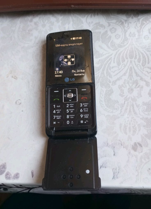 Продам телефон LG KM380