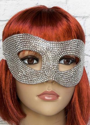 Венецианская маска карнавальная женская со стразами серебро