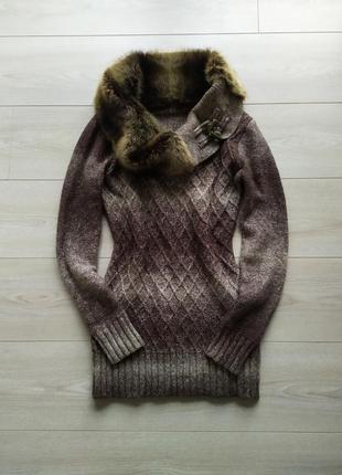 Теплий светр з хутряним коміром
