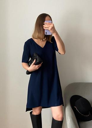 Классическое женское платье прямого кроя темно - синего цвета