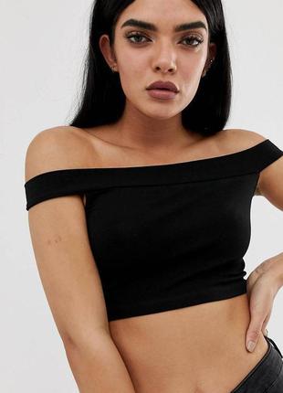 Черный базовый вискозный кроп топ с открытыми плечами nasty gal