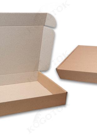 Коробка самосборная из картона. Размеры 31,5*21,5*5,2 см.