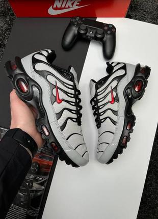 Мужские кроссовки nike air max plus gray black red