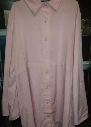 Нежно-розовая удлиненная рубашка.