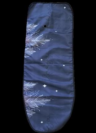 Чехол на гладильную доску (130×50) перья  de lux