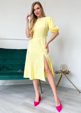 Жовта сукня з об'ємними рукавами та розрізом, розмір S