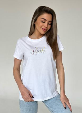 Белая футболка с вышивкой, размер S
