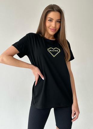 Черная оверсайз футболка с вышитым сердцем, размер S