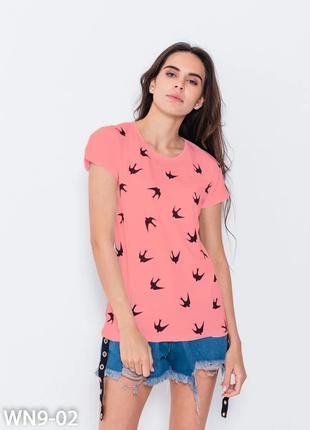 Рожева футболка з трикотажу з пташиним принтом, розмір S