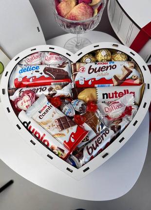 Подарункова коробка з солодощами у вигляді серця