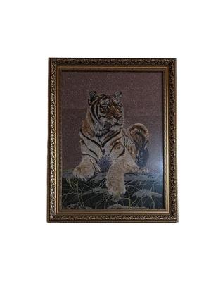 Картина вышита бисером по авторской схеме тигр