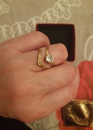 Кольцо кольцо золотистое с камнем