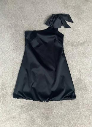 Коктейльное черное атласное мини платье на одно плечо от wareh...