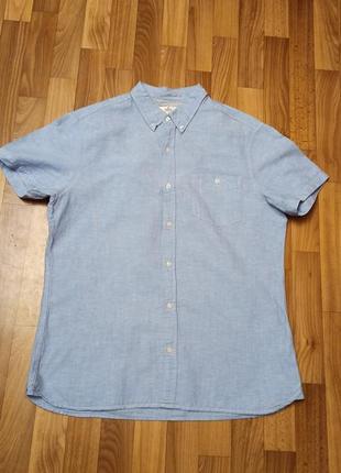 Голубая рубашка из льна