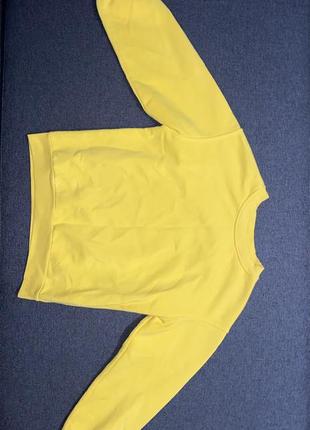Женский свитшот на флисе желтого цвета