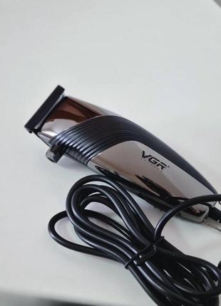Машинка для стрижки волос VGR V-121 с насадками серебристо-черный