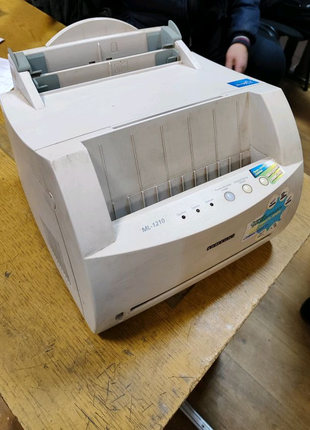 Принтер лазерный Samsung ml 1210 
В рабочем состоянии подходит дл