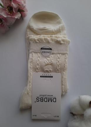 Высокие женские носки молочные структурированные