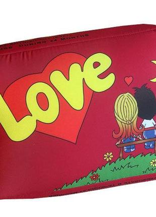 Подушка у формі жуйки "love is" (червона)
