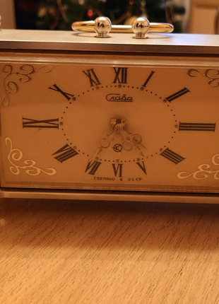 Часы-будильник, настольный, электромеханический времëн СССР.