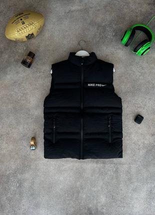 Мужская черная жилетка с рефлективной надписью Nike